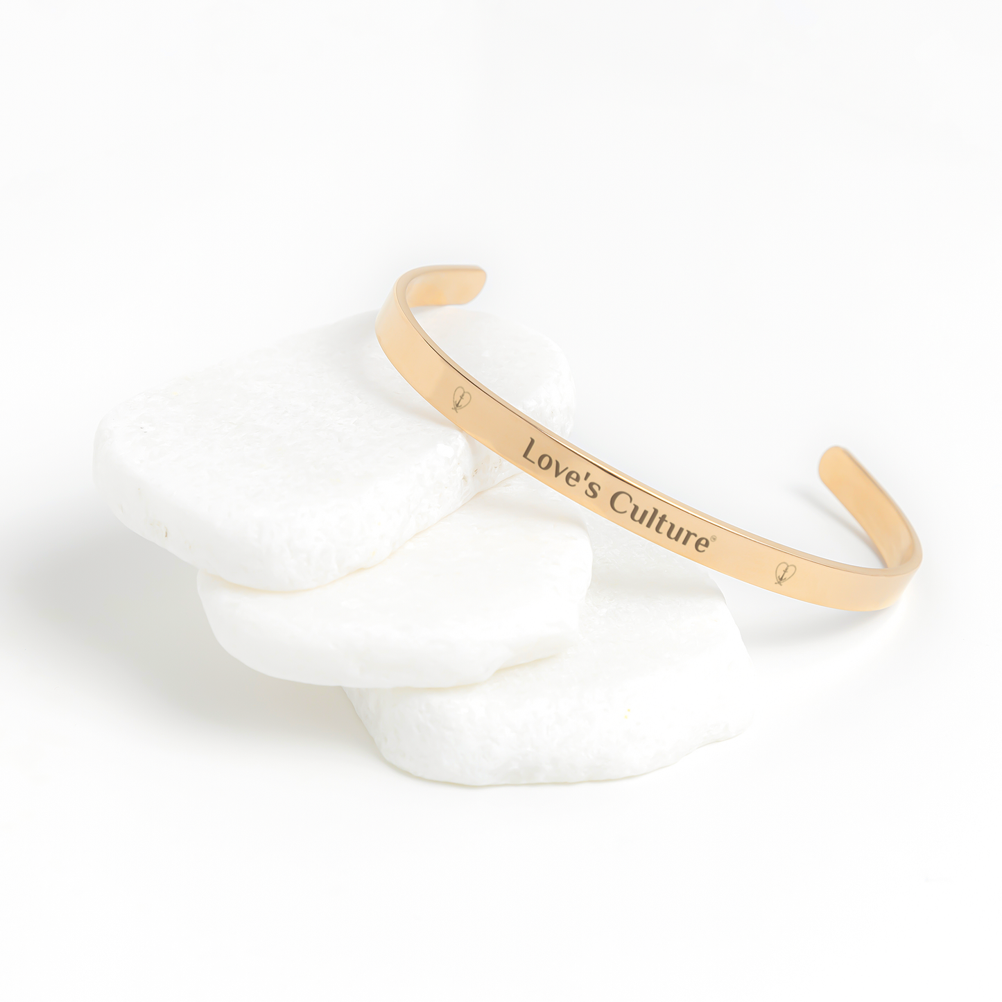 Loves_Culture_Rose_Gold_Lifestyle_02_Mockup.png